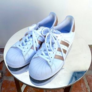 Adidas Women’s sneakers Superstar size 8.5 white with gold stripes